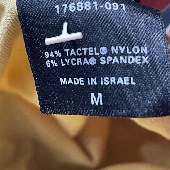 🚨 10 / $20 🚨 Body By Victoria Womens Size Medium Gold Studded Crop Tank Top - Picture 2 of 12